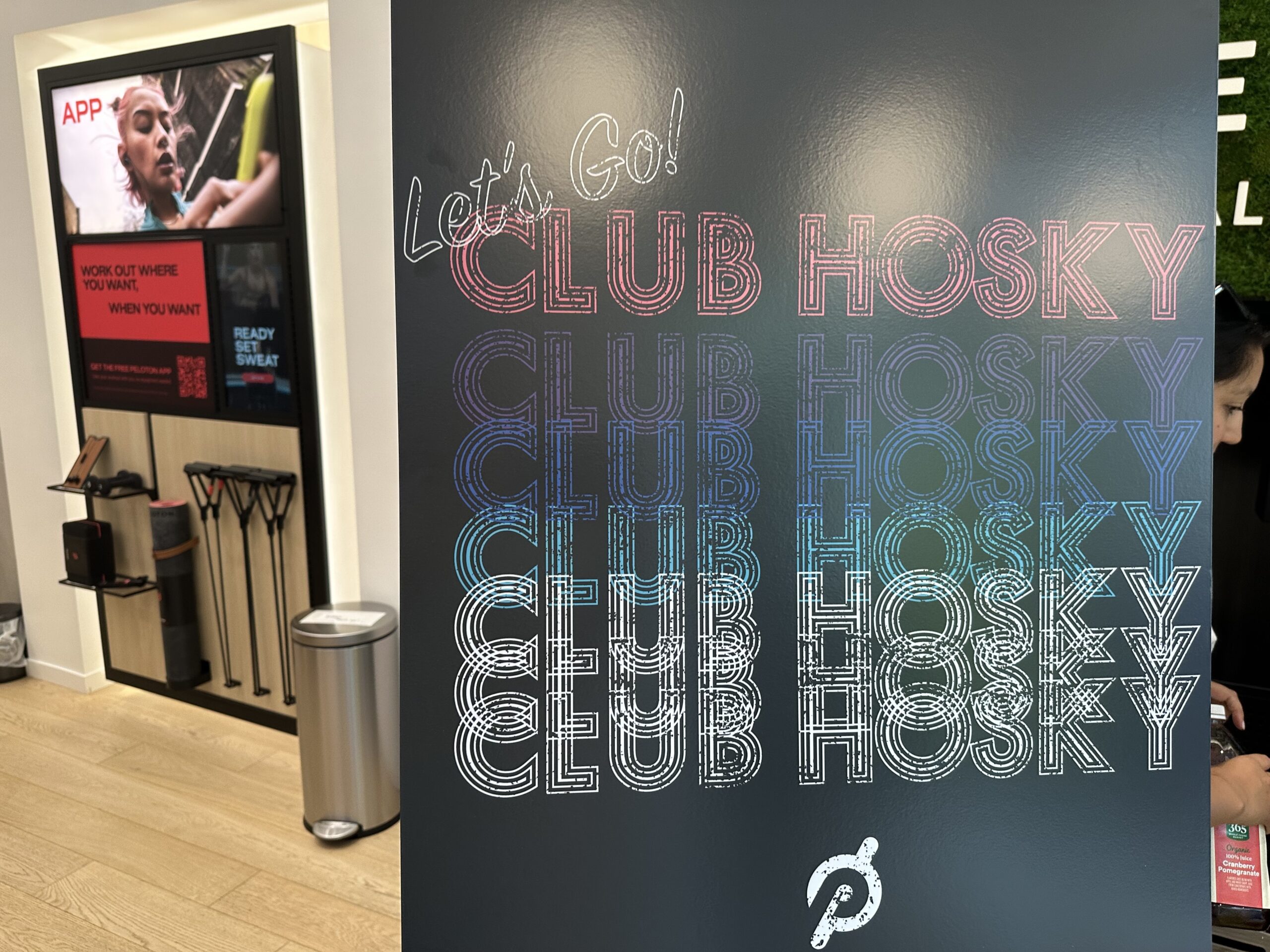 Club Hosky sign.