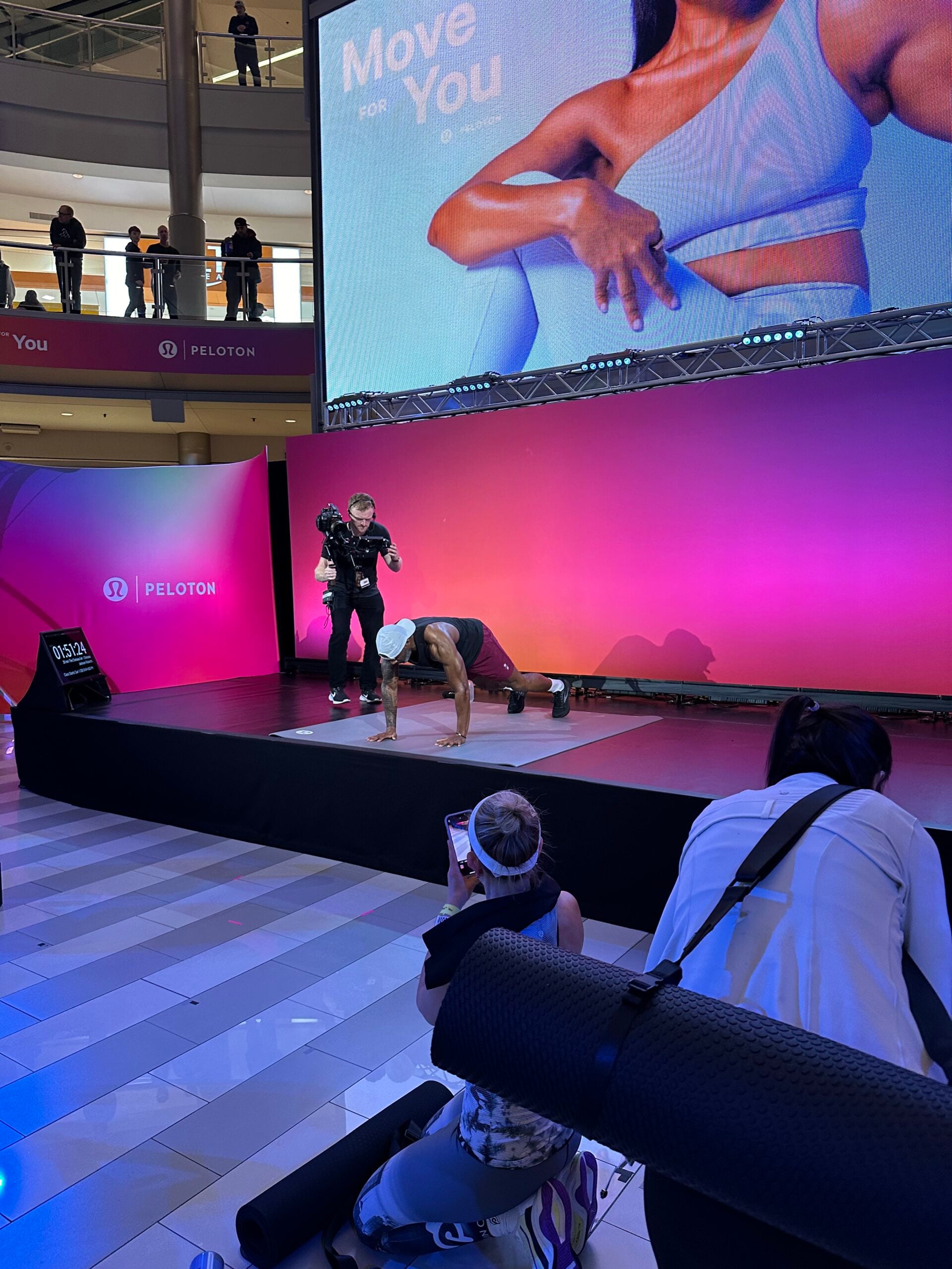 Adrian's Move for You Class at the Mall of America. Image credit @shantastic.life.