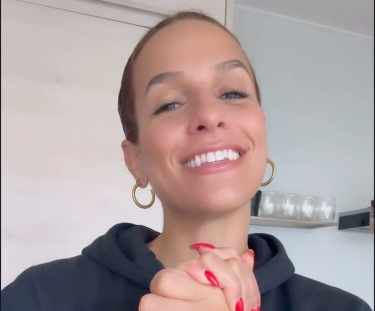 Jess Sims announcing her teacher brunch event.