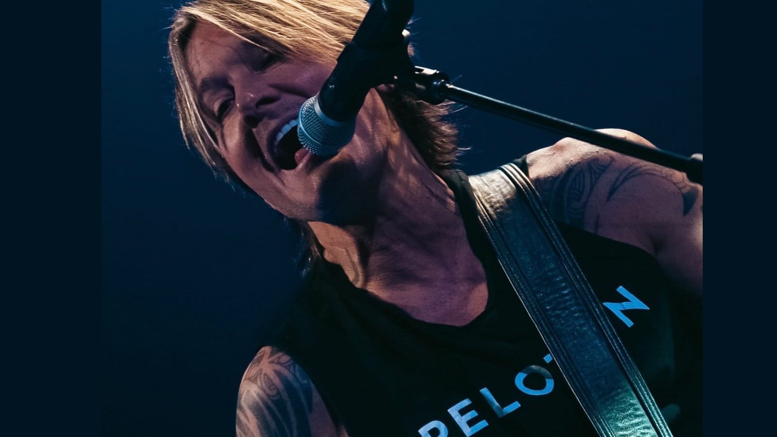 Keith Urban playing from Peloton Studios New York during class.